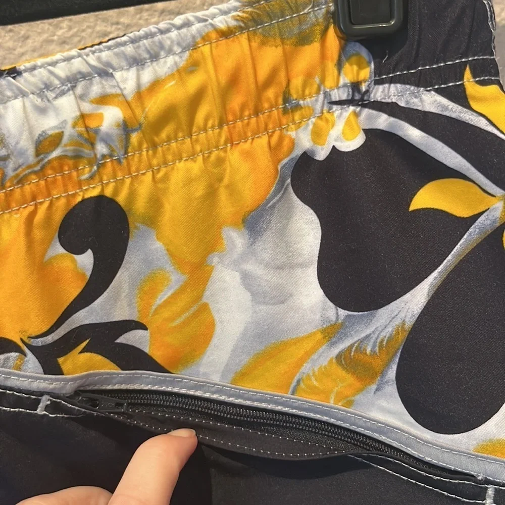 Speedo Men’s Board Shorts Swim Trunks Size Medium Quick Dry Black Yellow